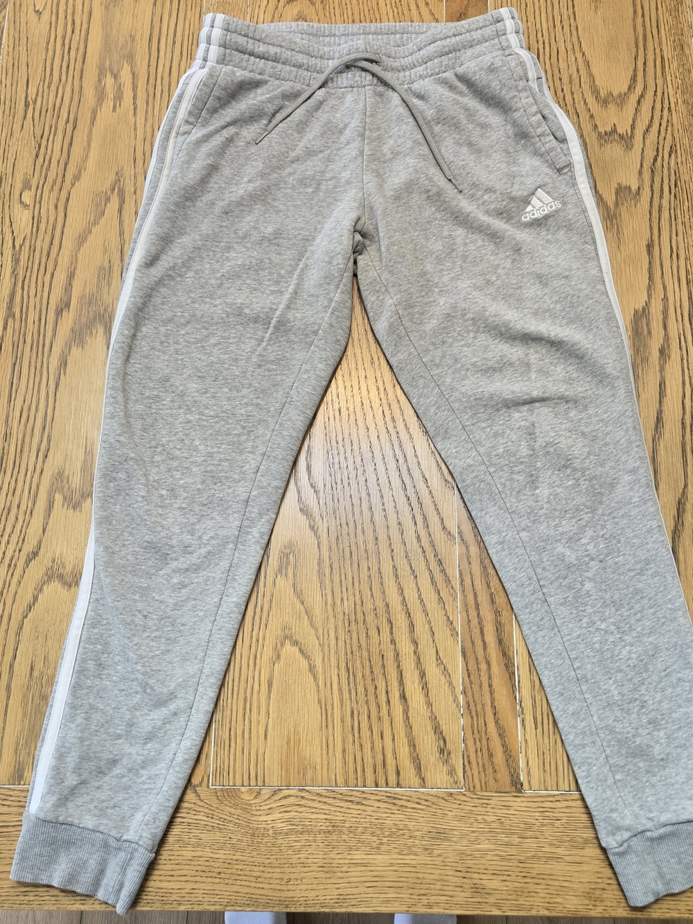 Women's Essentials 3-Stripes Fleece Pants in Medium Grey Heather